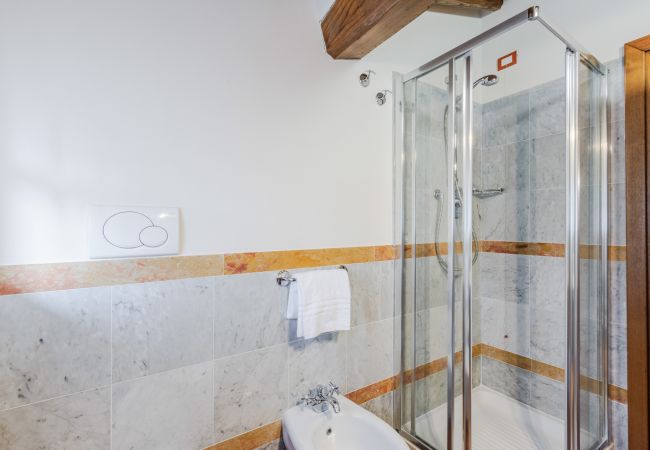 Villa in Monte San quirico - 3 Bedrooms Farmhouse with Shared Pool in the Fattoria Sardi Wine Resort in Lucca Villa in Monte San quirico - 3 Bedrooms Farmhouse with Shared Pool in the Fattoria Sardi Wine Resort in Lucca