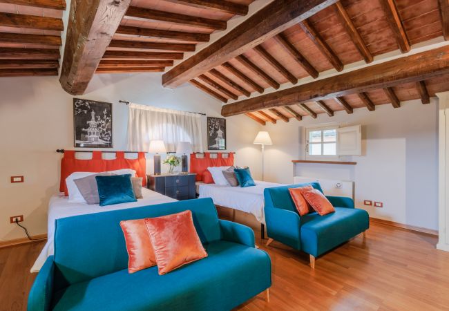 Villa in Monte San quirico - 3 Bedrooms Farmhouse with Shared Pool in the Fattoria Sardi Wine Resort in Lucca Villa in Monte San quirico - 3 Bedrooms Farmhouse with Shared Pool in the Fattoria Sardi Wine Resort in Lucca