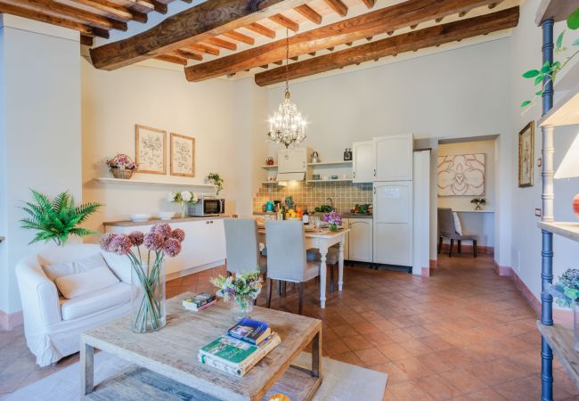 Ferienwohnung in Monte San quirico - Maria Farmhouse Apartment in Wine Resort in Lucca Ferienwohnung in Monte San quirico - Maria Farmhouse Apartment in Wine Resort in Lucca