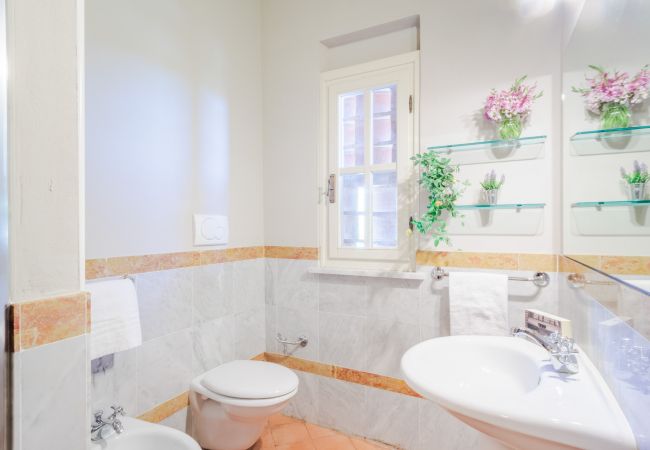 Ferienwohnung in Monte San quirico - Maria Farmhouse Apartment in Wine Resort in Lucca Ferienwohnung in Monte San quirico - Maria Farmhouse Apartment in Wine Resort in Lucca