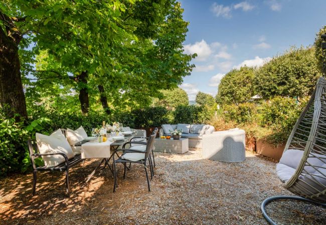 Ferienwohnung in Monte San quirico - Maria Farmhouse Apartment in Wine Resort in Lucca Ferienwohnung in Monte San quirico - Maria Farmhouse Apartment in Wine Resort in Lucca