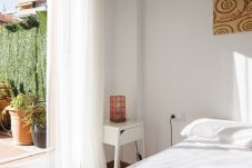 Ferienwohnung in Barcelona - Terraza privada, 3 dormitorios, 2 baños, Barcelona centro