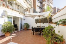 Ferienwohnung in Barcelona - Terraza privada, 3 dormitorios, 2 baños, Barcelona centro