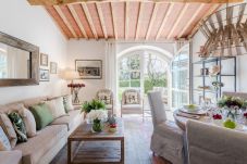Ferienwohnung in San Gennaro - Casa Pinocchio, a Luxury Country Apartment with Pool in Lucca