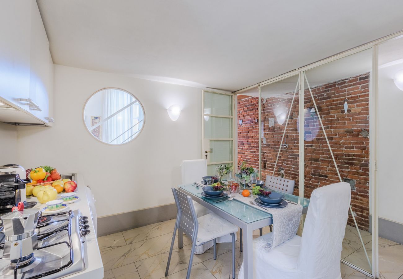 Ferienwohnung in Lucca - Elegant Apartment in a Quiet Street inside the Walls Of Lucca Ferienwohnung in Lucca - Elegant Apartment in a Quiet Street inside the Walls Of Lucca