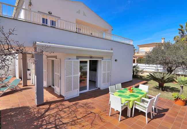 Ruhiges Ferienhaus mit Garten zum Sonnenbaden