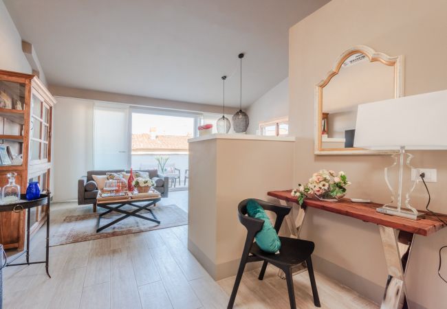 Ferienwohnung in Lucca - Casa Marta, Luxury 2 Bedrooms Apartment with Terrace Inside the Walls of Lucca Ferienwohnung in Lucca - Casa Marta, Luxury 2 Bedrooms Apartment with Terrace Inside the Walls of Lucca