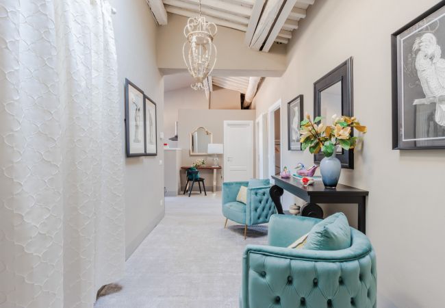 Ferienwohnung in Lucca - Casa Marta, Luxury 2 Bedrooms Apartment with Terrace Inside the Walls of Lucca Ferienwohnung in Lucca - Casa Marta, Luxury 2 Bedrooms Apartment with Terrace Inside the Walls of Lucca