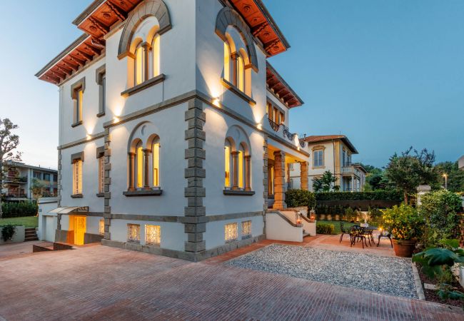 Villa in Lucca - Villa Buonamici, a Luxury Villa with Pool in a walking distance from Lucca Villa in Lucca - Villa Buonamici, a Luxury Villa with Pool in a walking distance from Lucca