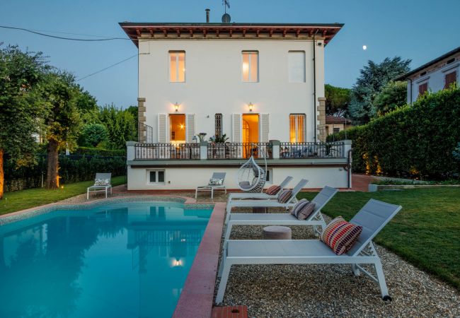 Villa in Lucca - Villa Buonamici, a Luxury Villa with Pool in a walking distance from Lucca Villa in Lucca - Villa Buonamici, a Luxury Villa with Pool in a walking distance from Lucca