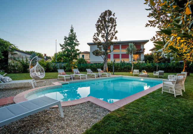 Villa in Lucca - Villa Buonamici, a Luxury Villa with Pool in a walking distance from Lucca Villa in Lucca - Villa Buonamici, a Luxury Villa with Pool in a walking distance from Lucca