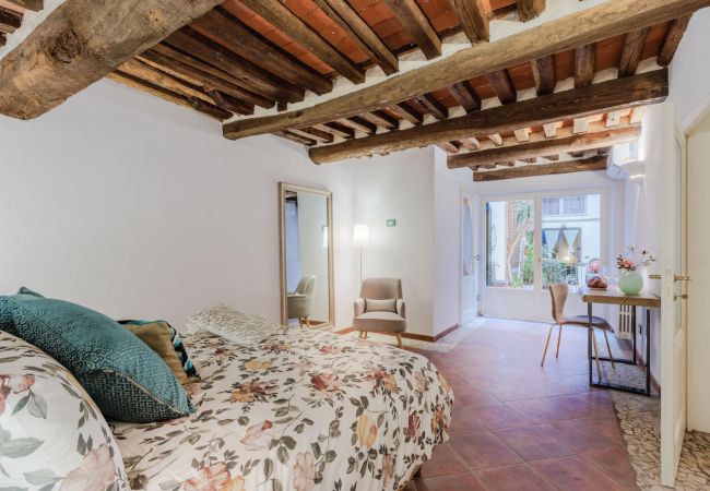 Ferienwohnung in Lucca - Casa Al Dipinto, an Apartment with Garden Ferienwohnung in Lucca - Casa Al Dipinto, an Apartment with Garden