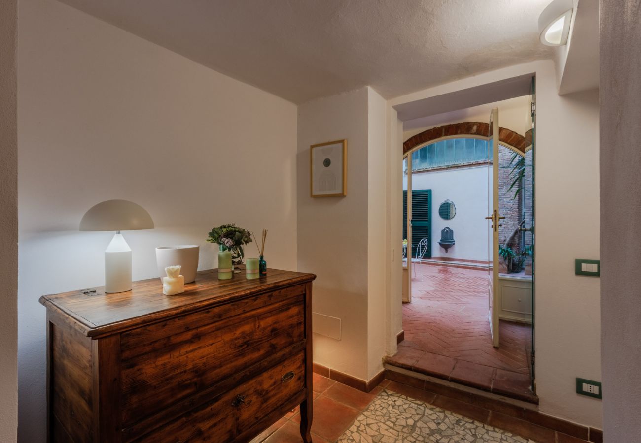 Ferienwohnung in Lucca - Casa Al Dipinto, an Apartment with Garden Ferienwohnung in Lucca - Casa Al Dipinto, an Apartment with Garden