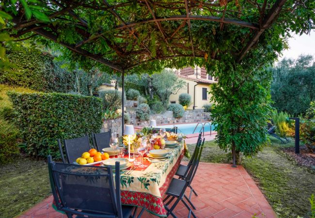 Villa in Lucca - Villa Debby, 2 bedrooms Farmhouse with Pool on the Hills of Lucca Villa in Lucca - Villa Debby, 2 bedrooms Farmhouse with Pool on the Hills of Lucca