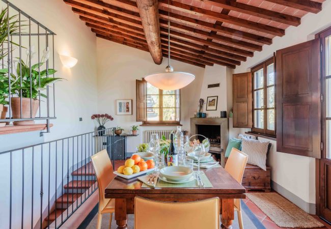 Villa in Lucca - Villa Debby, 2 bedrooms Farmhouse with Pool on the Hills of Lucca Villa in Lucca - Villa Debby, 2 bedrooms Farmhouse with Pool on the Hills of Lucca