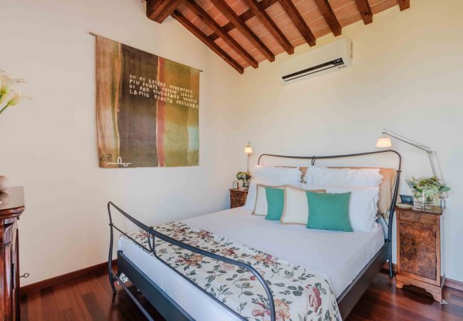 Villa in Lucca - Villa Debby, 2 bedrooms Farmhouse with Pool on the Hills of Lucca Villa in Lucca - Villa Debby, 2 bedrooms Farmhouse with Pool on the Hills of Lucca