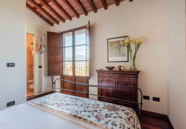 Villa in Lucca - Villa Debby, 2 bedrooms Farmhouse with Pool on the Hills of Lucca Villa in Lucca - Villa Debby, 2 bedrooms Farmhouse with Pool on the Hills of Lucca