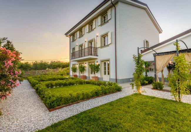 Villa in Segromigno in Monte - Luxury 7 Bedrooms Villa with Pool, SPA and Limitless Views Villa in Segromigno in Monte - Luxury 7 Bedrooms Villa with Pool, SPA and Limitless Views
