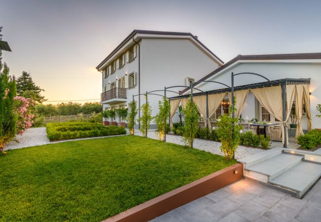 Villa in Segromigno in Monte - Luxury 7 Bedrooms Villa with Pool, SPA and Limitless Views Villa in Segromigno in Monte - Luxury 7 Bedrooms Villa with Pool, SPA and Limitless Views