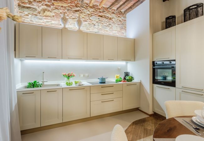 Ferienwohnung in Lucca - Convenient First Floor 2 Bedrooms Apartment With WiFi  Ferienwohnung in Lucca - Convenient First Floor 2 Bedrooms Apartment With WiFi