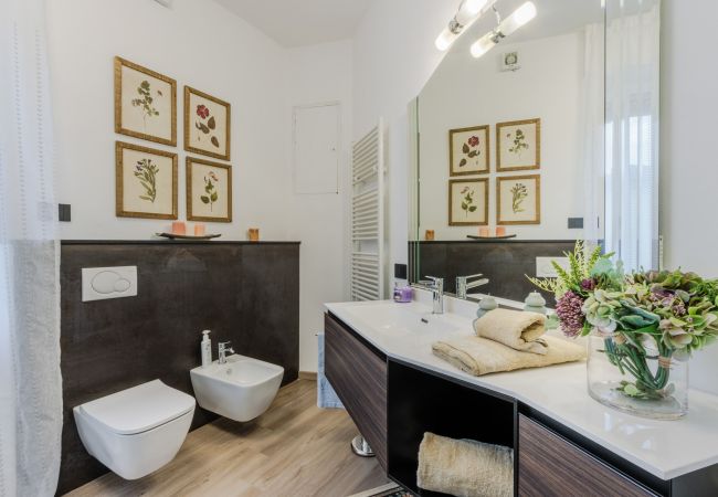 Ferienwohnung in Lucca - Modern 3 Bedrooms Apartment with Terrace inside the Walls of Lucca Ferienwohnung in Lucca - Modern 3 Bedrooms Apartment with Terrace inside the Walls of Lucca