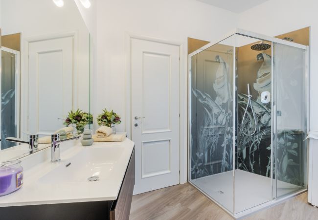 Ferienwohnung in Lucca - Modern 3 Bedrooms Apartment with Terrace inside the Walls of Lucca Ferienwohnung in Lucca - Modern 3 Bedrooms Apartment with Terrace inside the Walls of Lucca