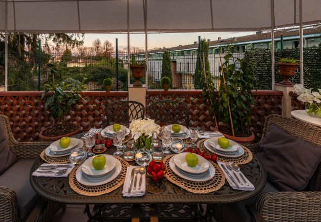 Ferienwohnung in Lucca - Modern 3 Bedrooms Apartment with Terrace inside the Walls of Lucca Ferienwohnung in Lucca - Modern 3 Bedrooms Apartment with Terrace inside the Walls of Lucca