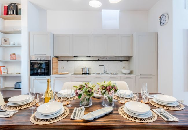 Ferienwohnung in Lucca - Modern Panoramic Penthouse with Elevator inside the Walls of Lucca Ferienwohnung in Lucca - Modern Panoramic Penthouse with Elevator inside the Walls of Lucca