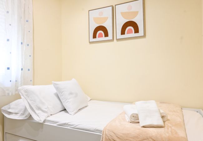 Ferienwohnung in Madrid - Coqueto Apartamento de dos dormitorios en Delicias .Temporal  Ferienwohnung in Madrid - Coqueto Apartamento de dos dormitorios en Delicias .Temporal