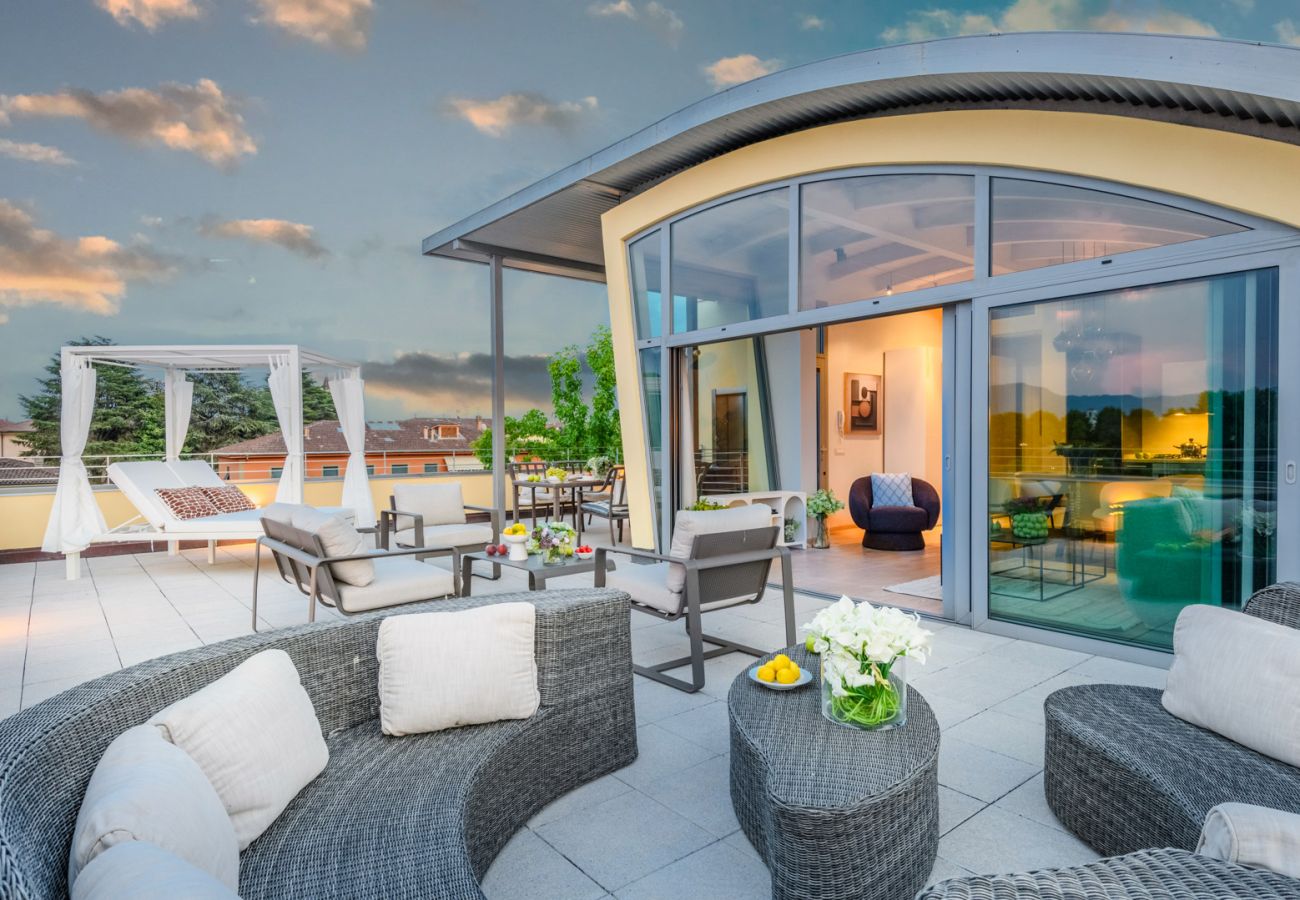 Ferienwohnung in Lucca - Modern Panoramic Loft with Terrace, Elevator, Parking