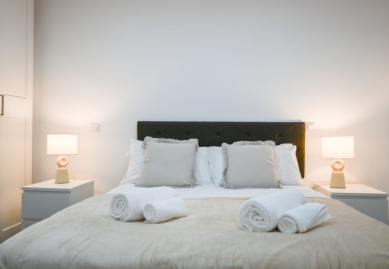 Ferienwohnung in Madrid -  Amplio Apartamento con Balcón en Calle Santa Engracia, Chamberí .Temporal