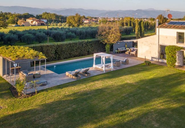 Villa in Villa Campanile - Contemporary Farmhouse with Pool in Villa Campanile Villa in Villa Campanile - Contemporary Farmhouse with Pool in Villa Campanile
