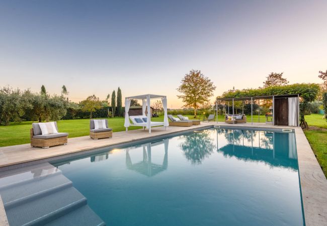Villa in Villa Campanile - Contemporary Farmhouse with Pool in Villa Campanile Villa in Villa Campanile - Contemporary Farmhouse with Pool in Villa Campanile