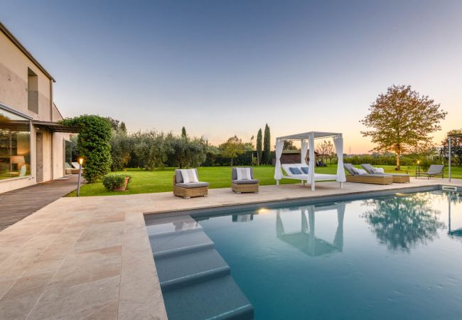 Villa in Villa Campanile - Contemporary Farmhouse with Pool in Villa Campanile Villa in Villa Campanile - Contemporary Farmhouse with Pool in Villa Campanile