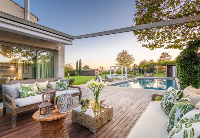 Villa in Villa Campanile - Contemporary Farmhouse with Pool in Villa Campanile Villa in Villa Campanile - Contemporary Farmhouse with Pool in Villa Campanile