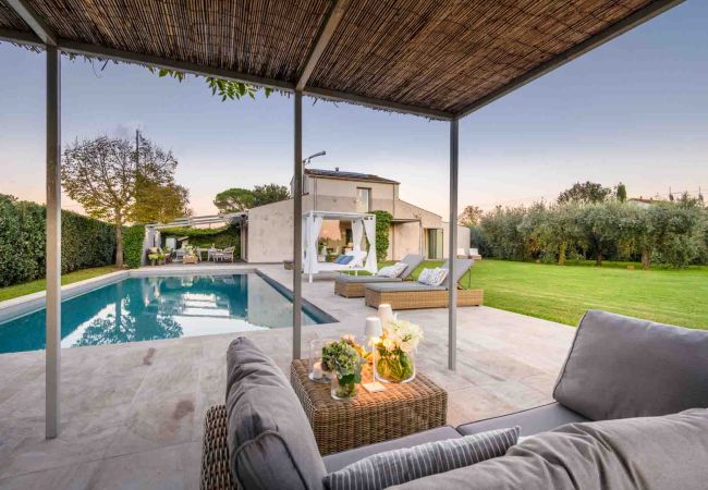 Villa in Villa Campanile - Contemporary Farmhouse with Pool in Villa Campanile Villa in Villa Campanile - Contemporary Farmhouse with Pool in Villa Campanile
