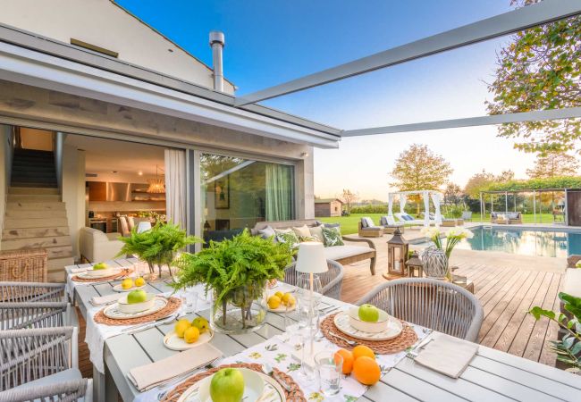 Villa in Villa Campanile - Contemporary Farmhouse with Pool in Villa Campanile Villa in Villa Campanile - Contemporary Farmhouse with Pool in Villa Campanile