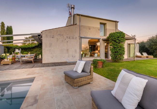 Villa in Villa Campanile - Contemporary Farmhouse with Pool in Villa Campanile Villa in Villa Campanile - Contemporary Farmhouse with Pool in Villa Campanile