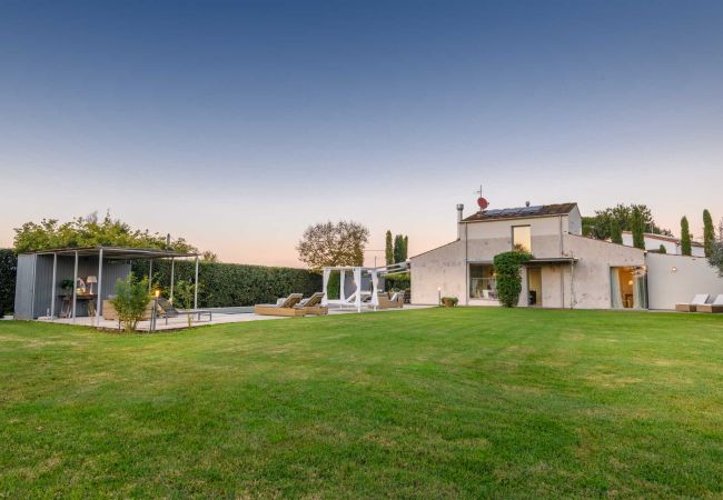 Villa in Villa Campanile - Contemporary Farmhouse with Pool in Villa Campanile Villa in Villa Campanile - Contemporary Farmhouse with Pool in Villa Campanile