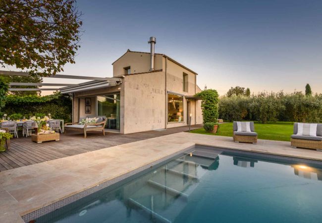 Villa in Villa Campanile - Contemporary Farmhouse with Pool in Villa Campanile Villa in Villa Campanile - Contemporary Farmhouse with Pool in Villa Campanile