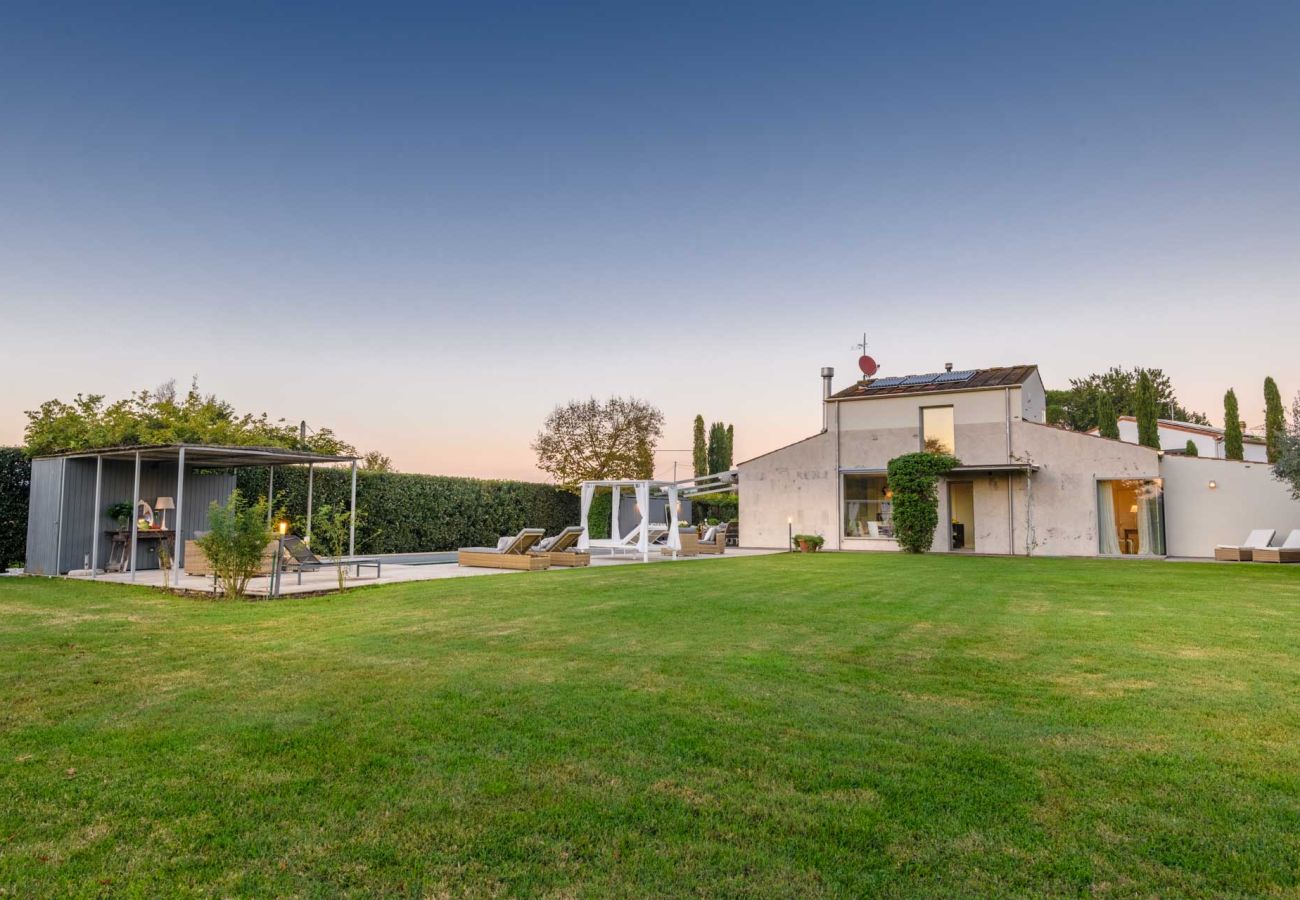Villa in Villa Campanile - Contemporary Farmhouse with Pool in Villa Campanile Villa in Villa Campanile - Contemporary Farmhouse with Pool in Villa Campanile