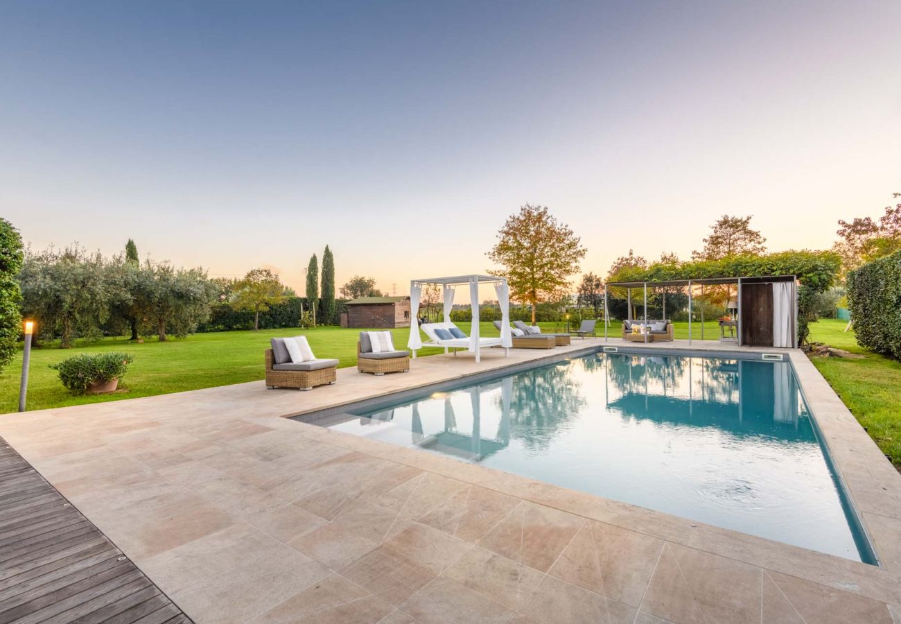 Villa in Villa Campanile - Contemporary Farmhouse with Pool in Villa Campanile Villa in Villa Campanile - Contemporary Farmhouse with Pool in Villa Campanile
