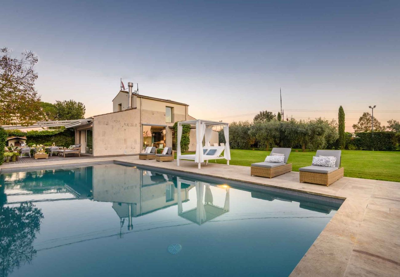 Villa in Villa Campanile - Contemporary Farmhouse with Pool in Villa Campanile Villa in Villa Campanile - Contemporary Farmhouse with Pool in Villa Campanile