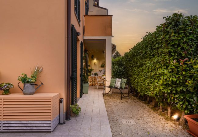 Ferienwohnung in Lucca - Smart Apartment with Outdoor and Private Parking Ferienwohnung in Lucca - Smart Apartment with Outdoor and Private Parking