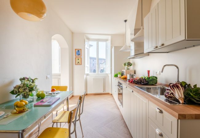 Ferienwohnung in Lucca - Spacious Apartment Overlooking the Canal in Lucca – 3 Bedrooms, 2 Bathrooms Ferienwohnung in Lucca - Spacious Apartment Overlooking the Canal in Lucca – 3 Bedrooms, 2 Bathrooms