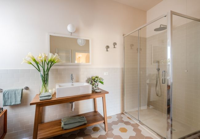 Ferienwohnung in Lucca - Spacious Apartment Overlooking the Canal in Lucca – 3 Bedrooms, 2 Bathrooms Ferienwohnung in Lucca - Spacious Apartment Overlooking the Canal in Lucca – 3 Bedrooms, 2 Bathrooms