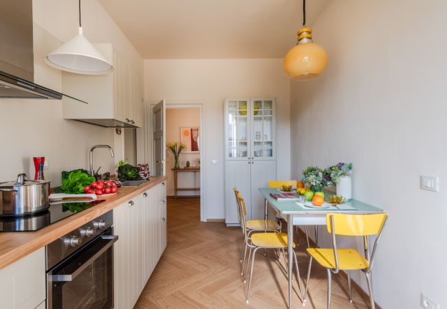 Ferienwohnung in Lucca - Spacious Apartment Overlooking the Canal in Lucca – 3 Bedrooms, 2 Bathrooms Ferienwohnung in Lucca - Spacious Apartment Overlooking the Canal in Lucca – 3 Bedrooms, 2 Bathrooms