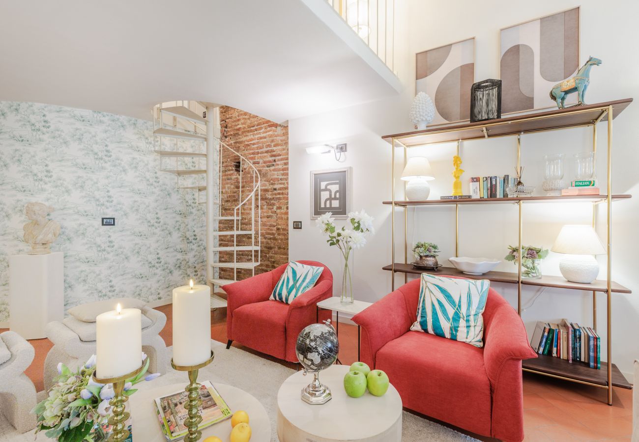 Ferienwohnung in Lucca - Smart Penthouse with Views over Amphiteatre Square Ferienwohnung in Lucca - Smart Penthouse with Views over Amphiteatre Square