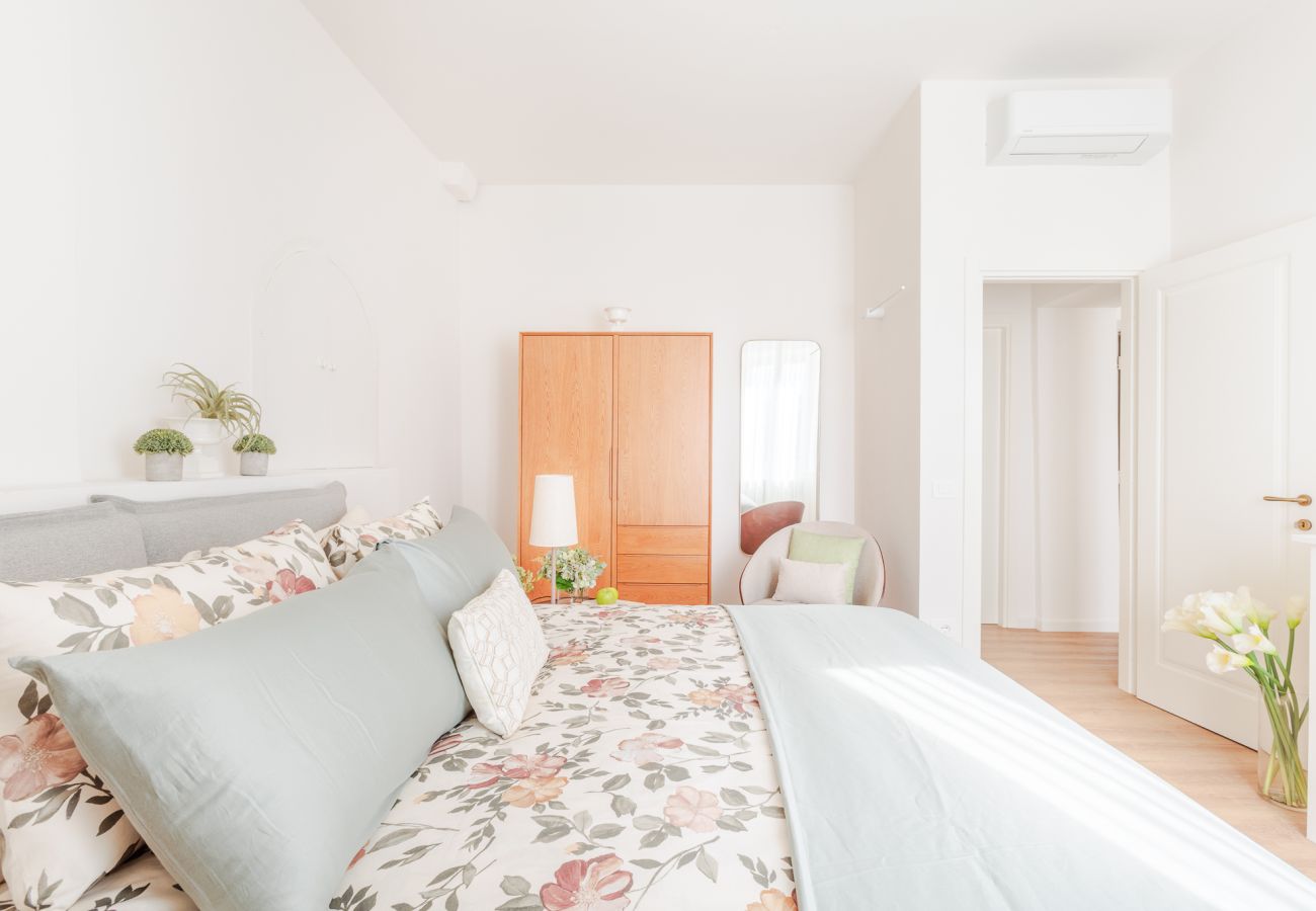 Ferienwohnung in Lucca - Modern Elegance inside Lucca Walls – with Terrace Ferienwohnung in Lucca - Modern Elegance inside Lucca Walls – with Terrace