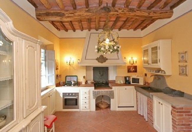 Villa in Lucca - Romantic Farmhouse with Oversize Panoramic Pool Villa in Lucca - Romantic Farmhouse with Oversize Panoramic Pool